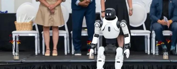 RoboPi Interactive Robots Take the Stage at Elmbank Junior Middle Academy Graduation 2026